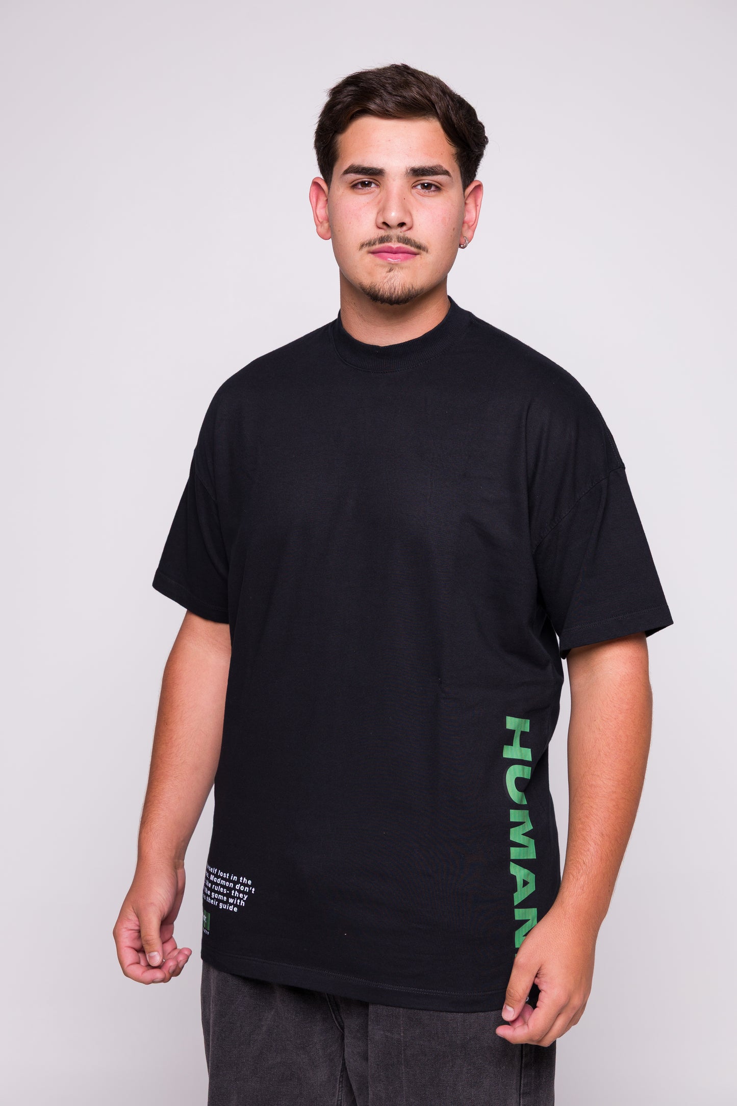 Oversized Human Outcast – Edição Limitada Streetwear