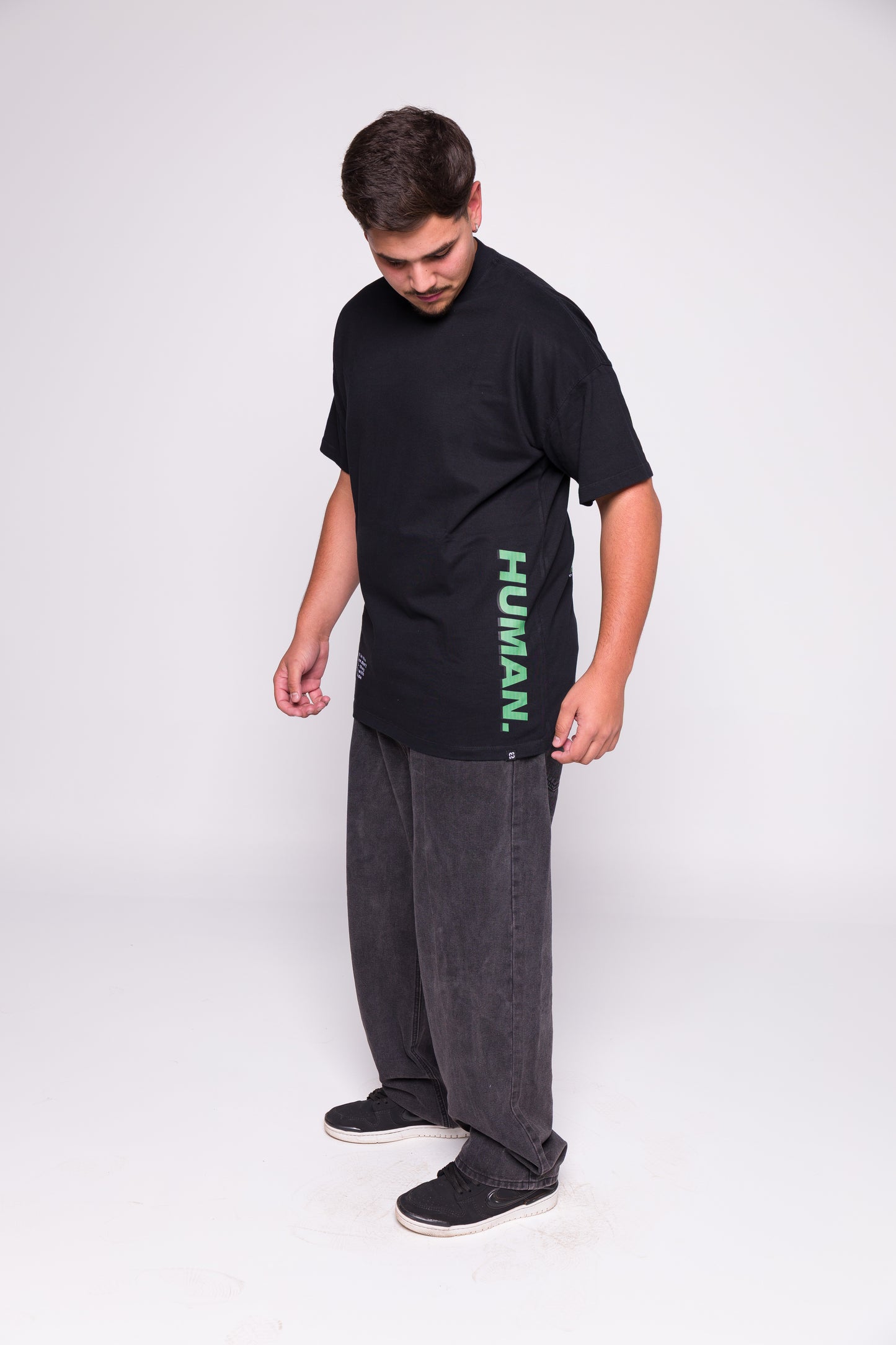 Oversized Human Outcast – Edição Limitada Streetwear
